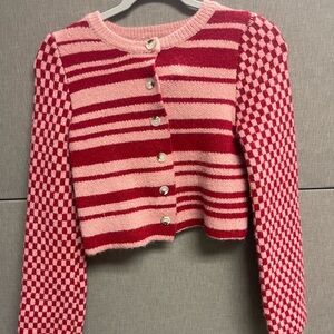 Super cute crop top sweater. Great condition size M